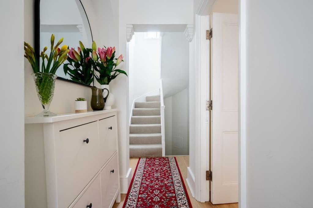Luxury 3brs House In The Heart Of Victoria London