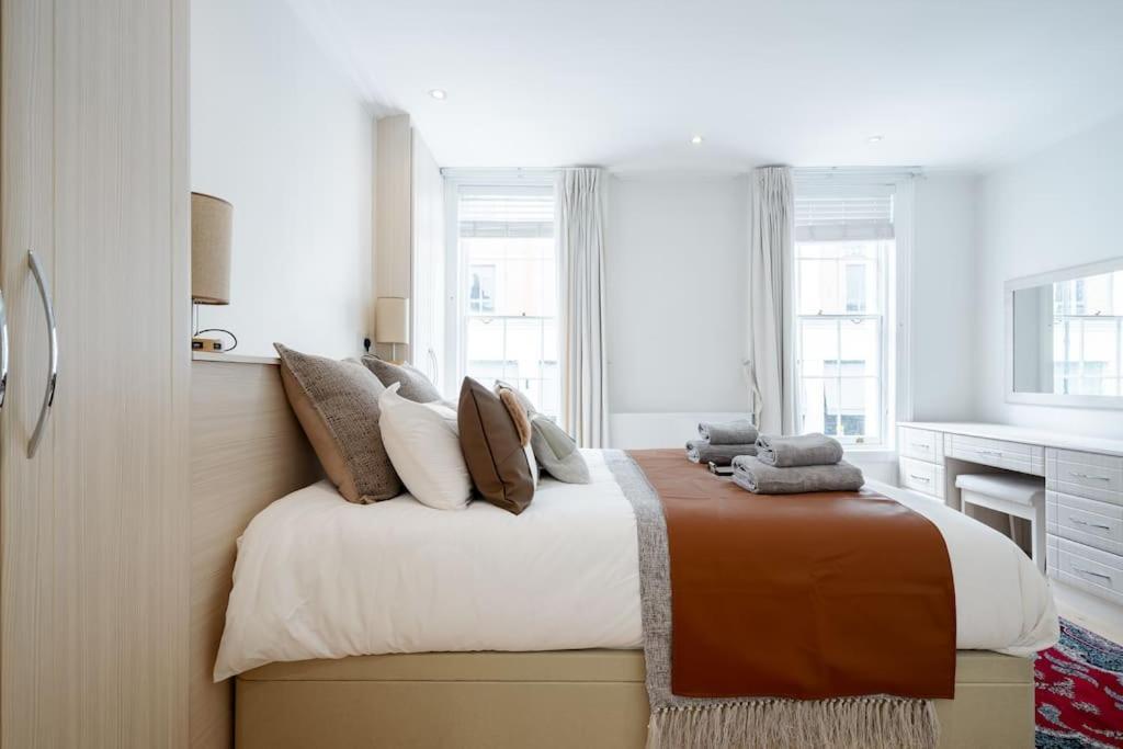 Luxury 3brs House In The Heart Of Victoria London