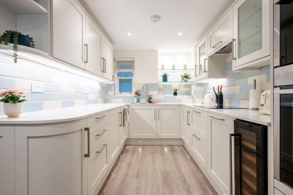 Luxury 3brs House In The Heart Of Victoria *